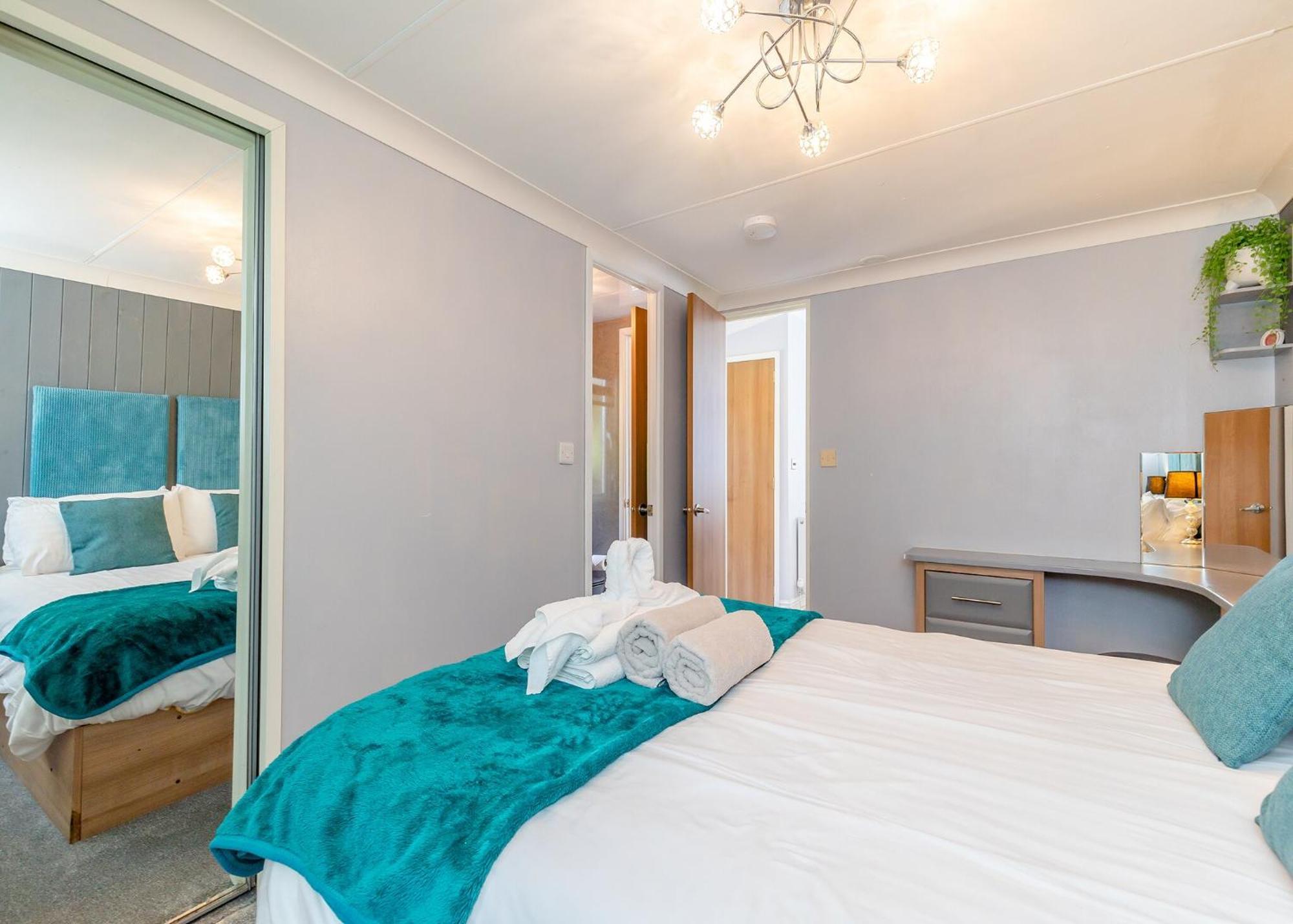 Longnor Wood Holiday Park Экстерьер фото