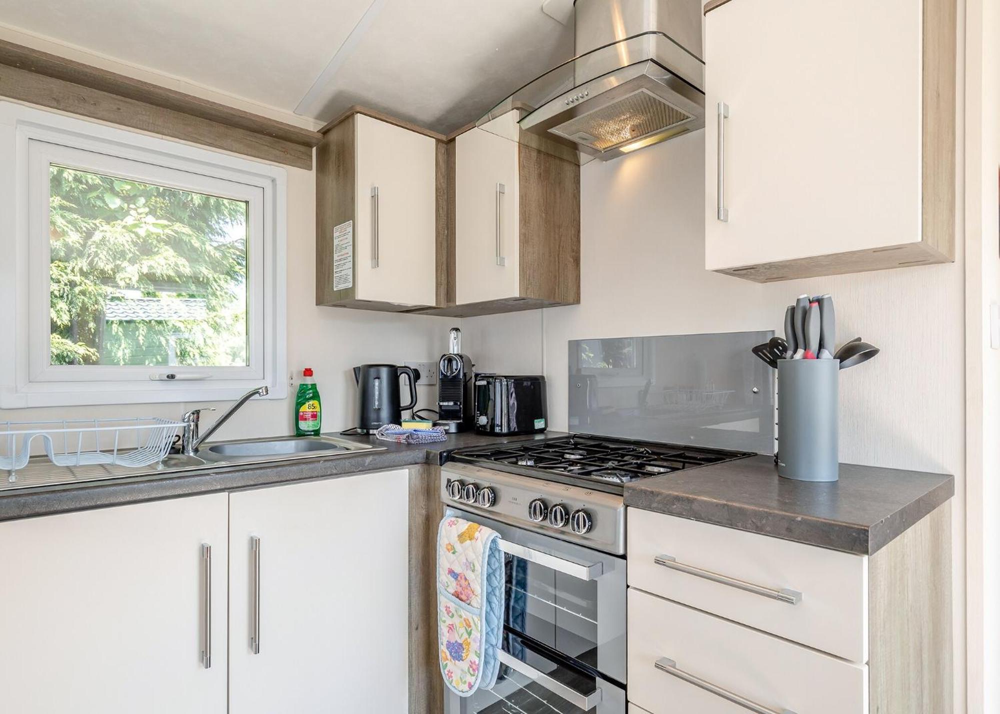 Longnor Wood Holiday Park Экстерьер фото