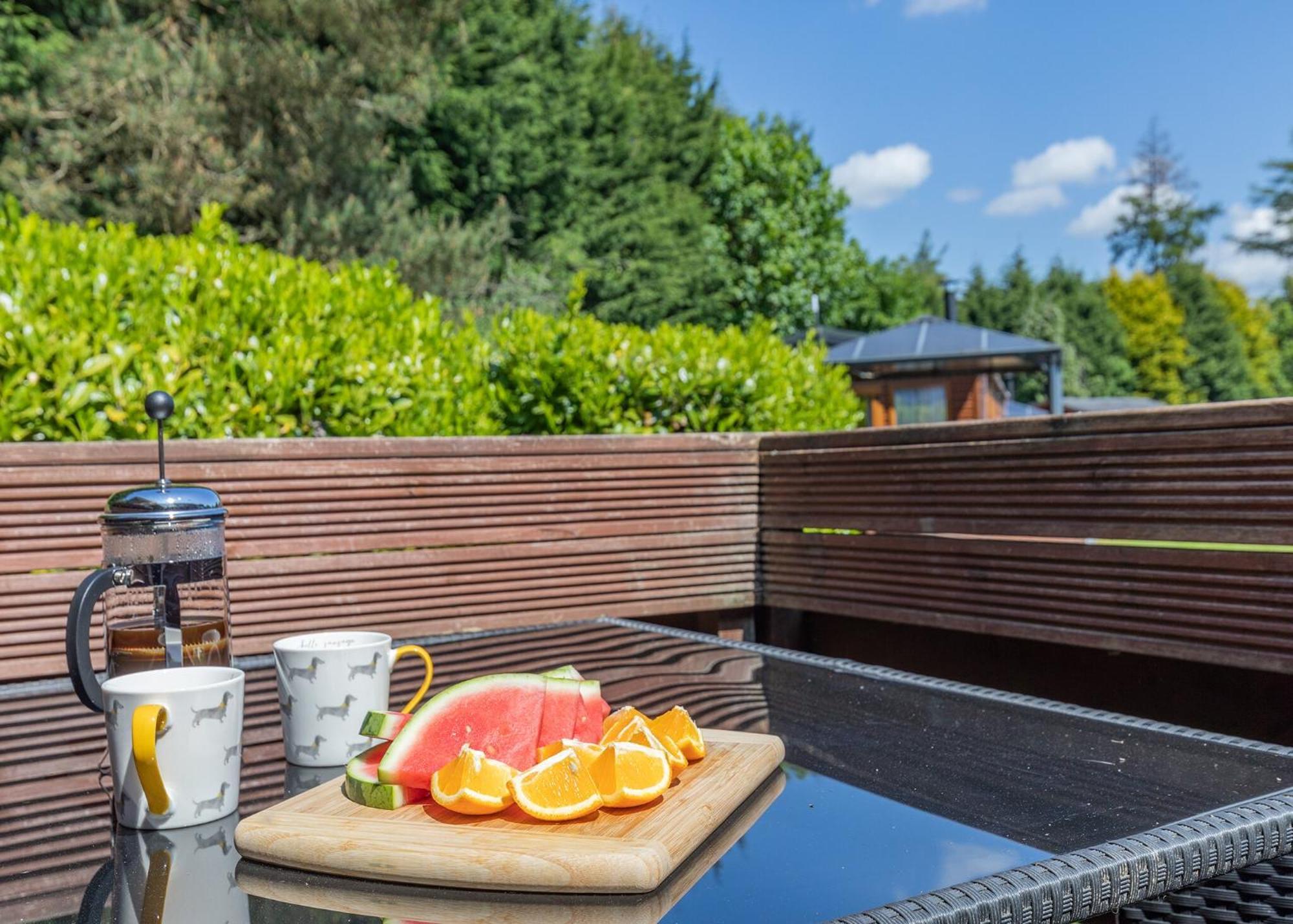 Longnor Wood Holiday Park Экстерьер фото