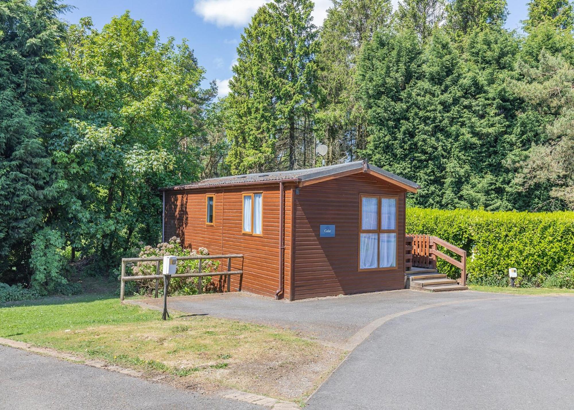 Longnor Wood Holiday Park Экстерьер фото