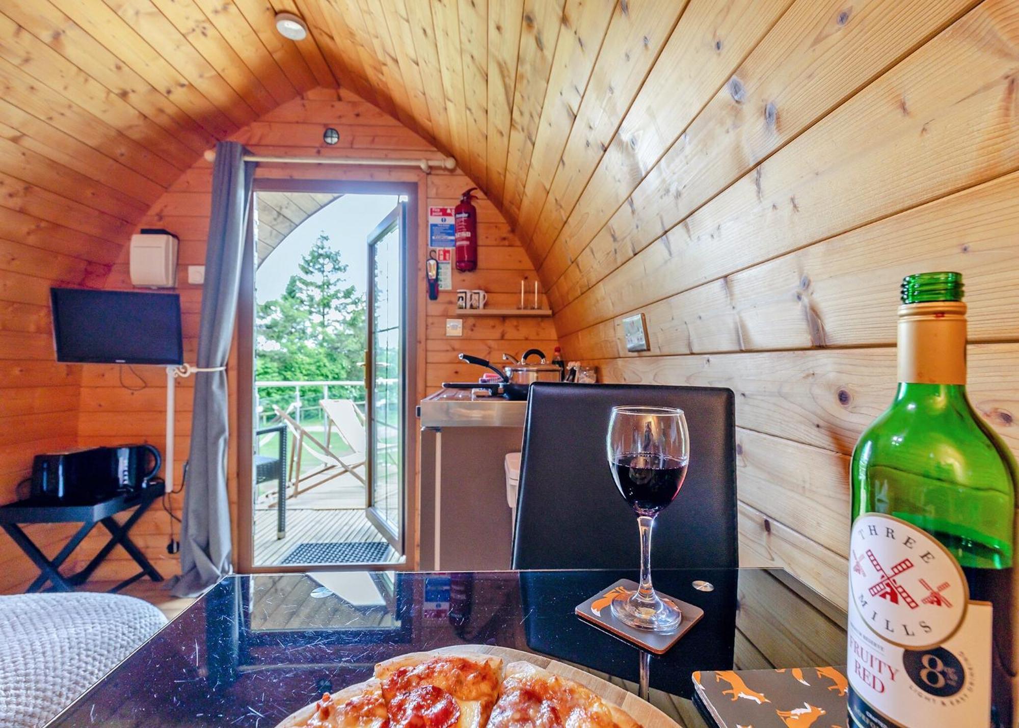 Longnor Wood Holiday Park Экстерьер фото