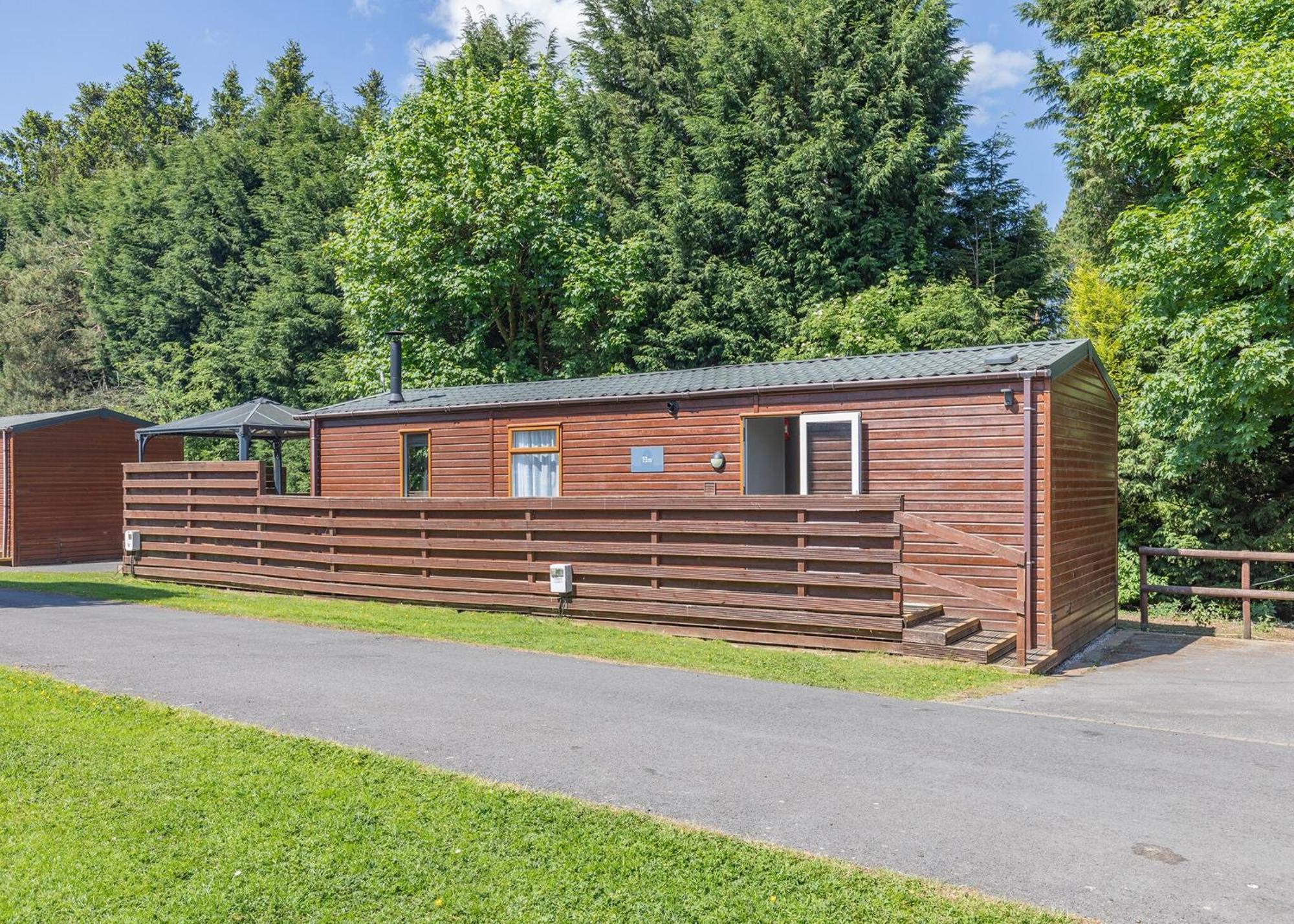 Longnor Wood Holiday Park Экстерьер фото