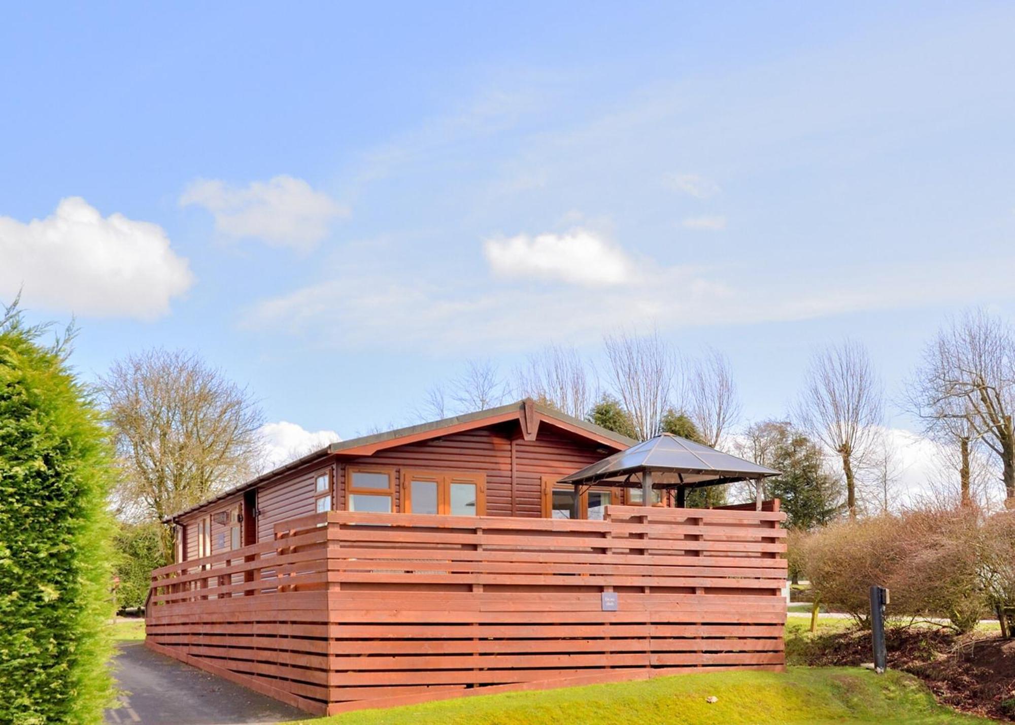 Longnor Wood Holiday Park Экстерьер фото