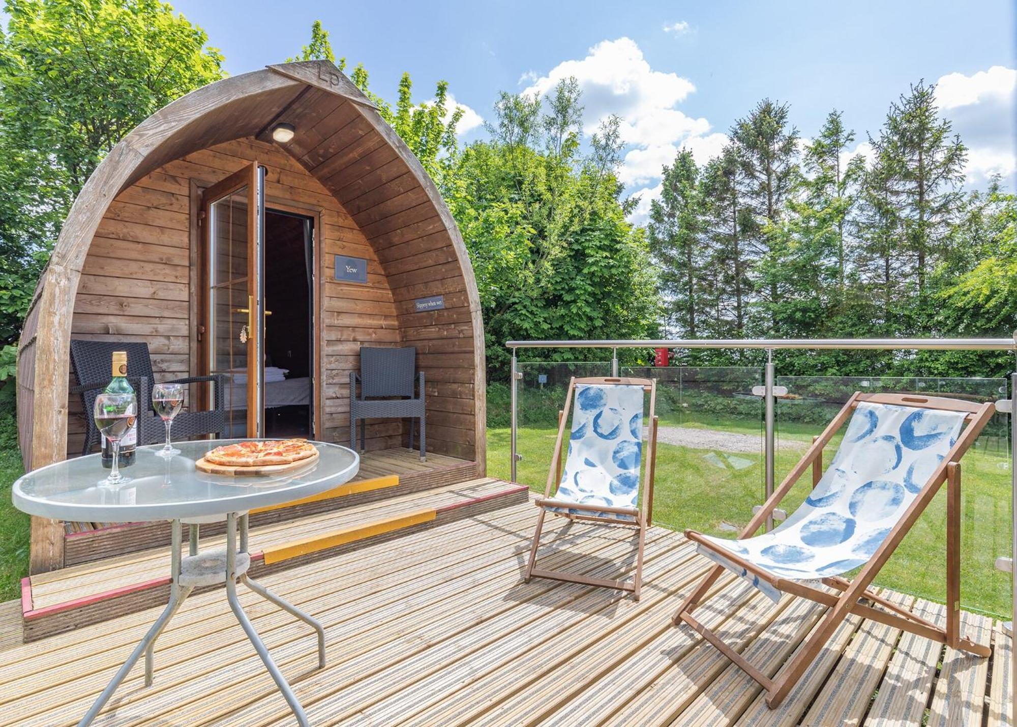 Longnor Wood Holiday Park Экстерьер фото