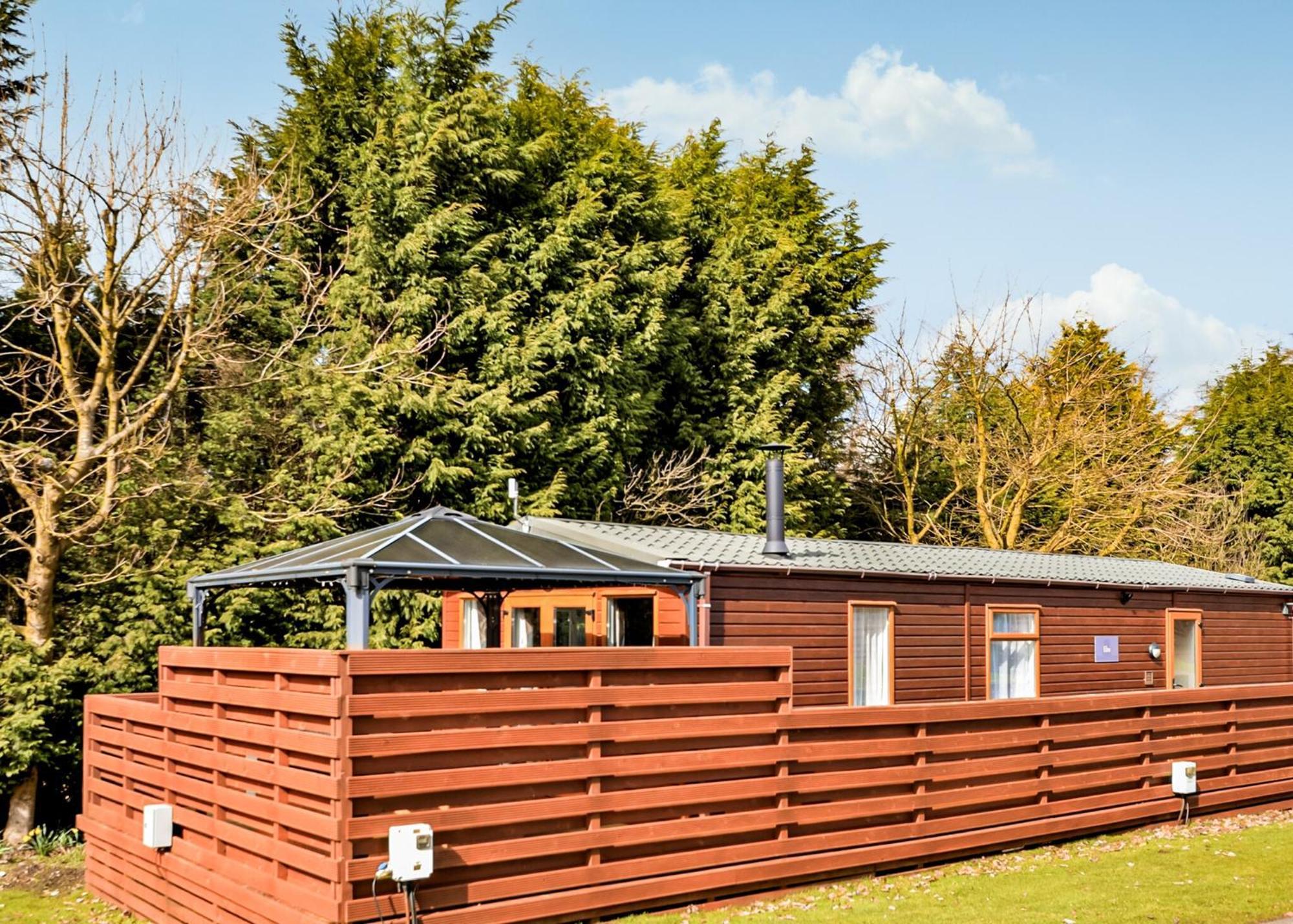 Longnor Wood Holiday Park Экстерьер фото