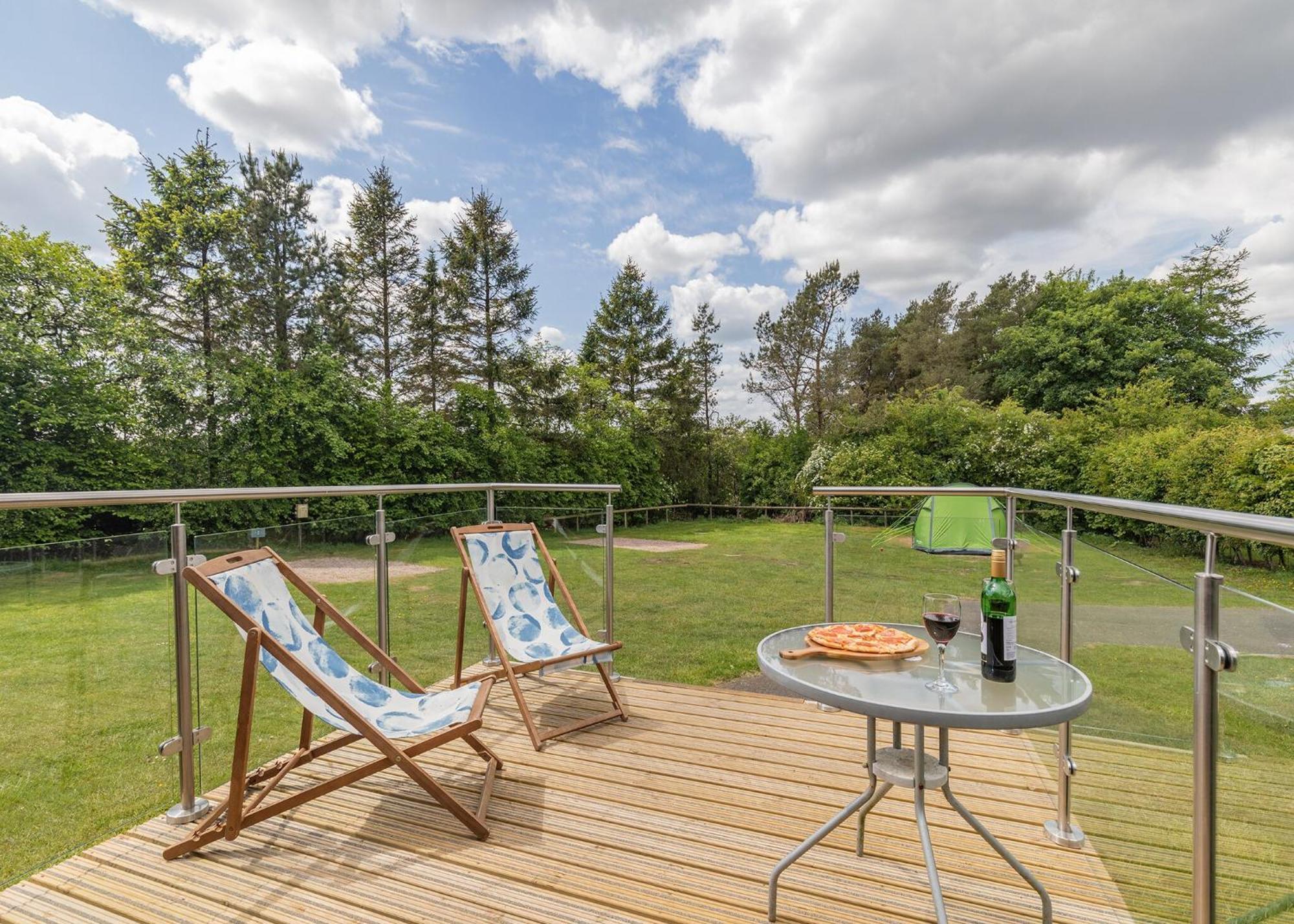 Longnor Wood Holiday Park Экстерьер фото