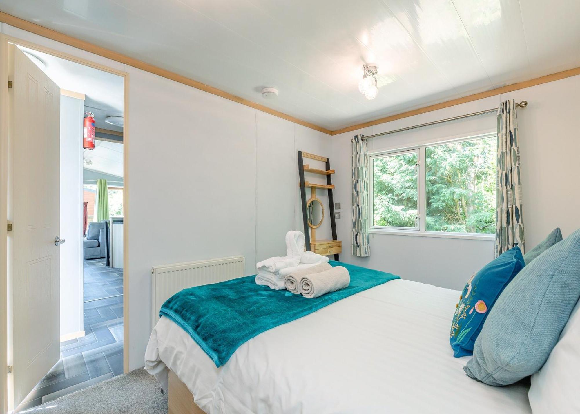 Longnor Wood Holiday Park Экстерьер фото