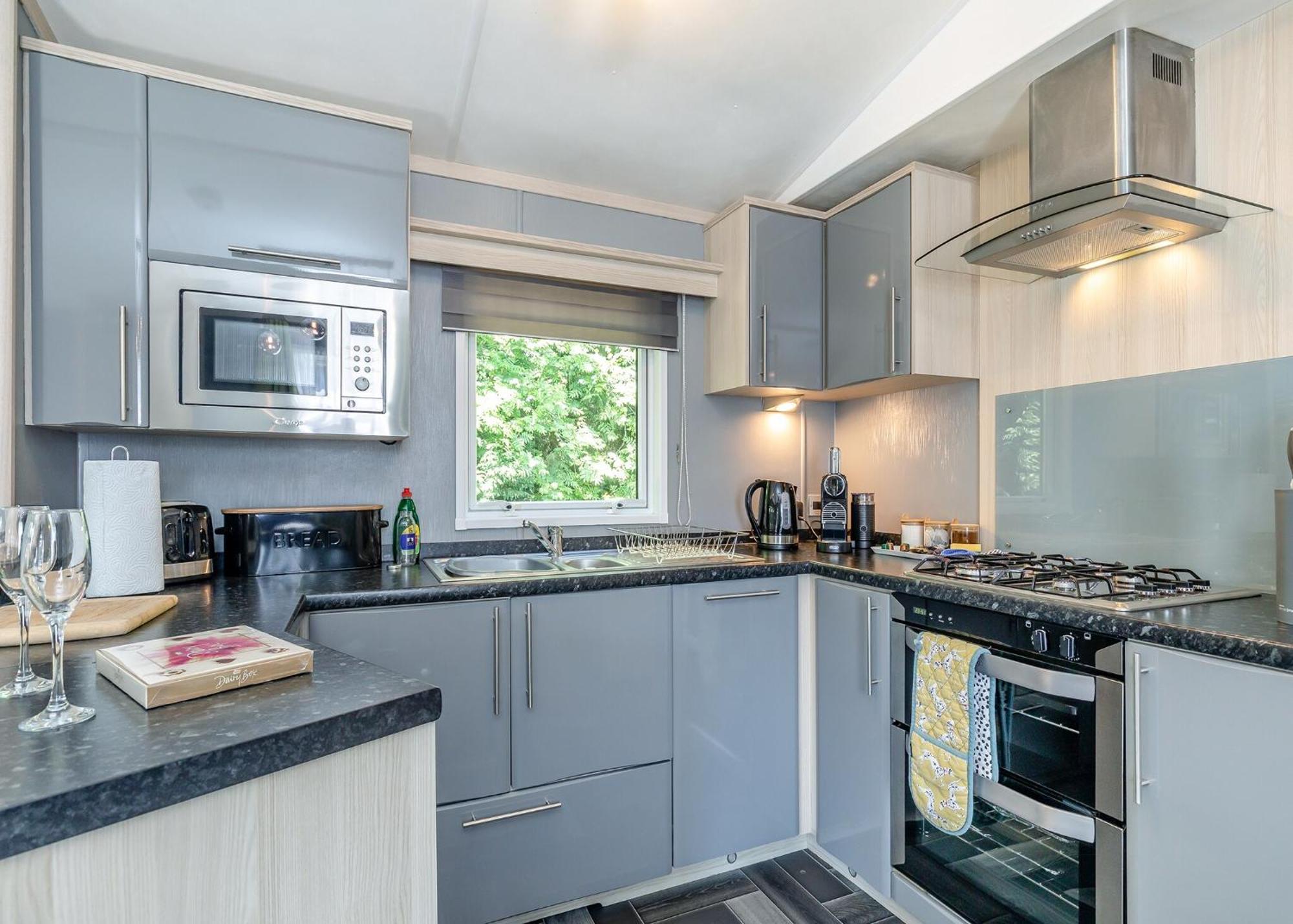 Longnor Wood Holiday Park Экстерьер фото