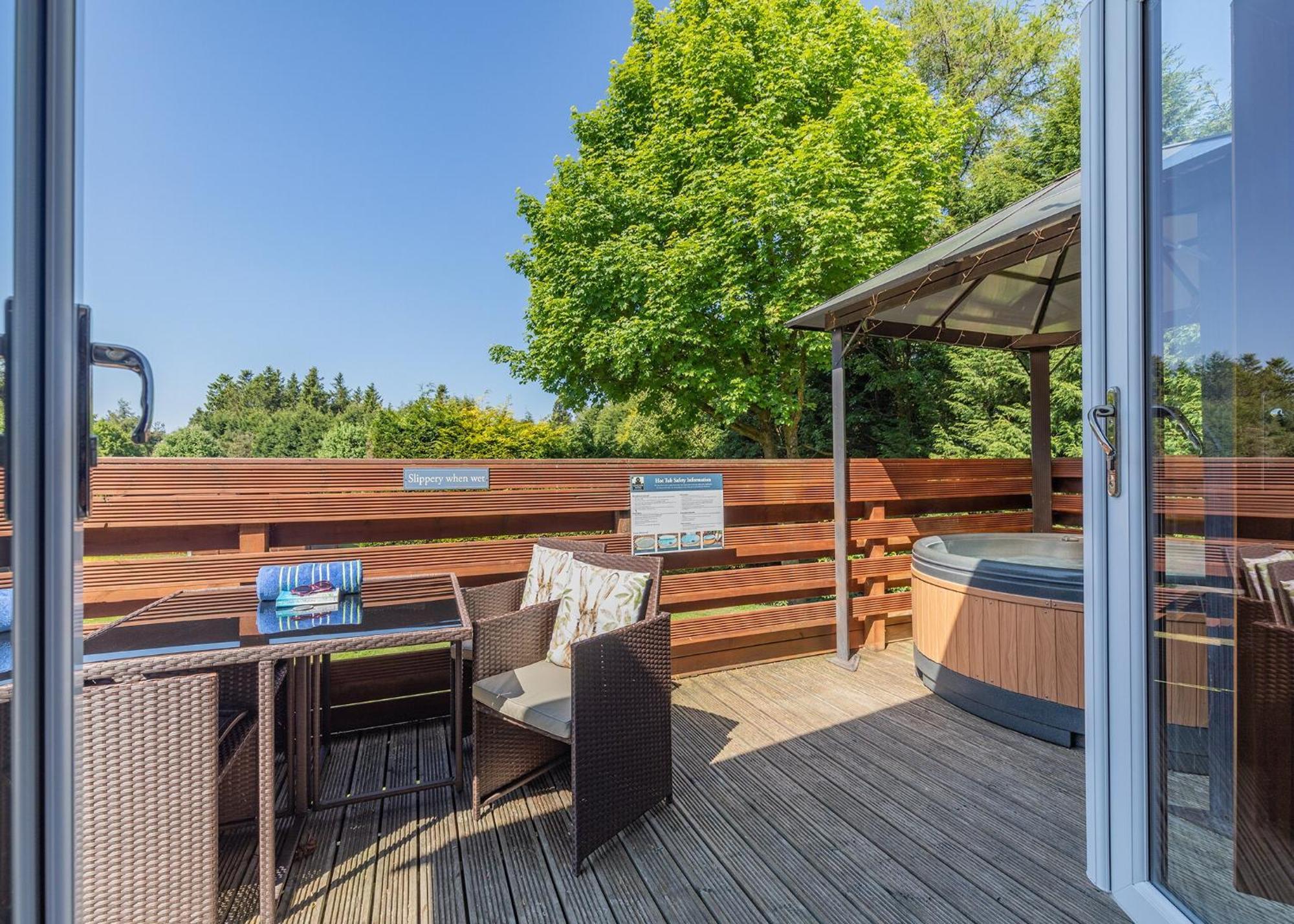 Longnor Wood Holiday Park Экстерьер фото