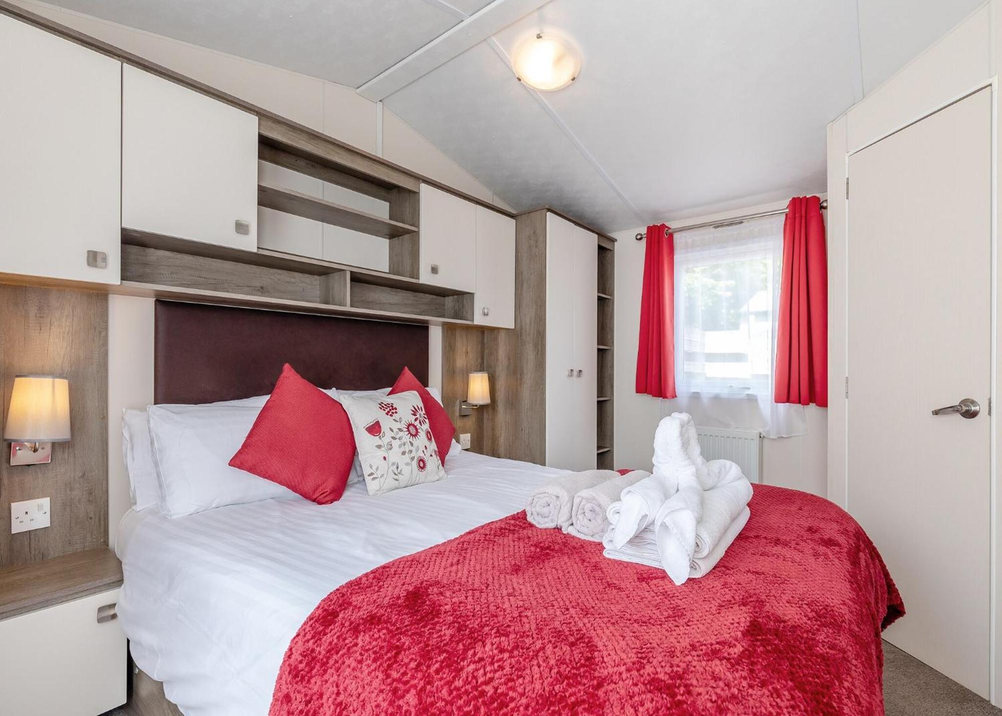 Longnor Wood Holiday Park Экстерьер фото