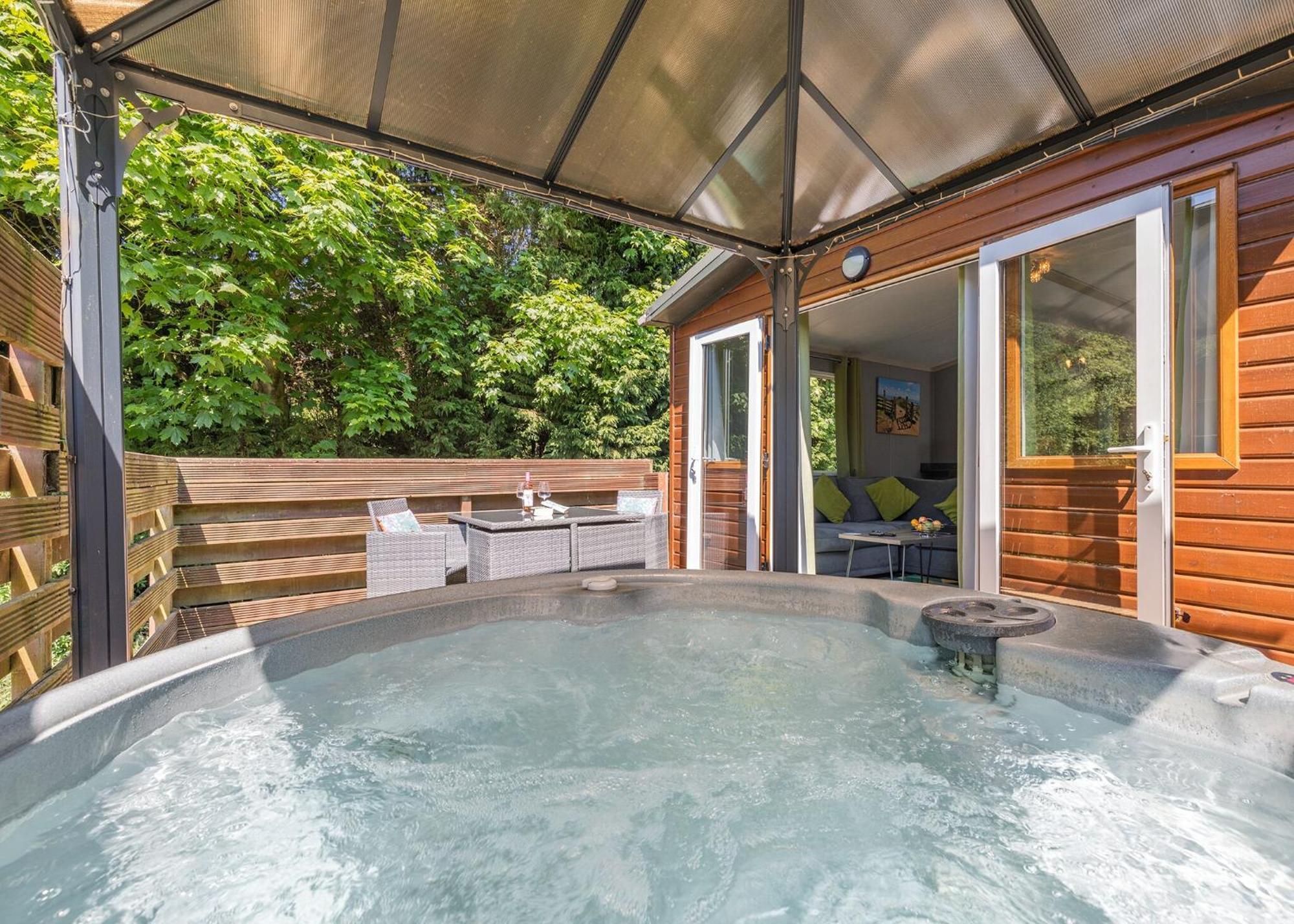 Longnor Wood Holiday Park Экстерьер фото