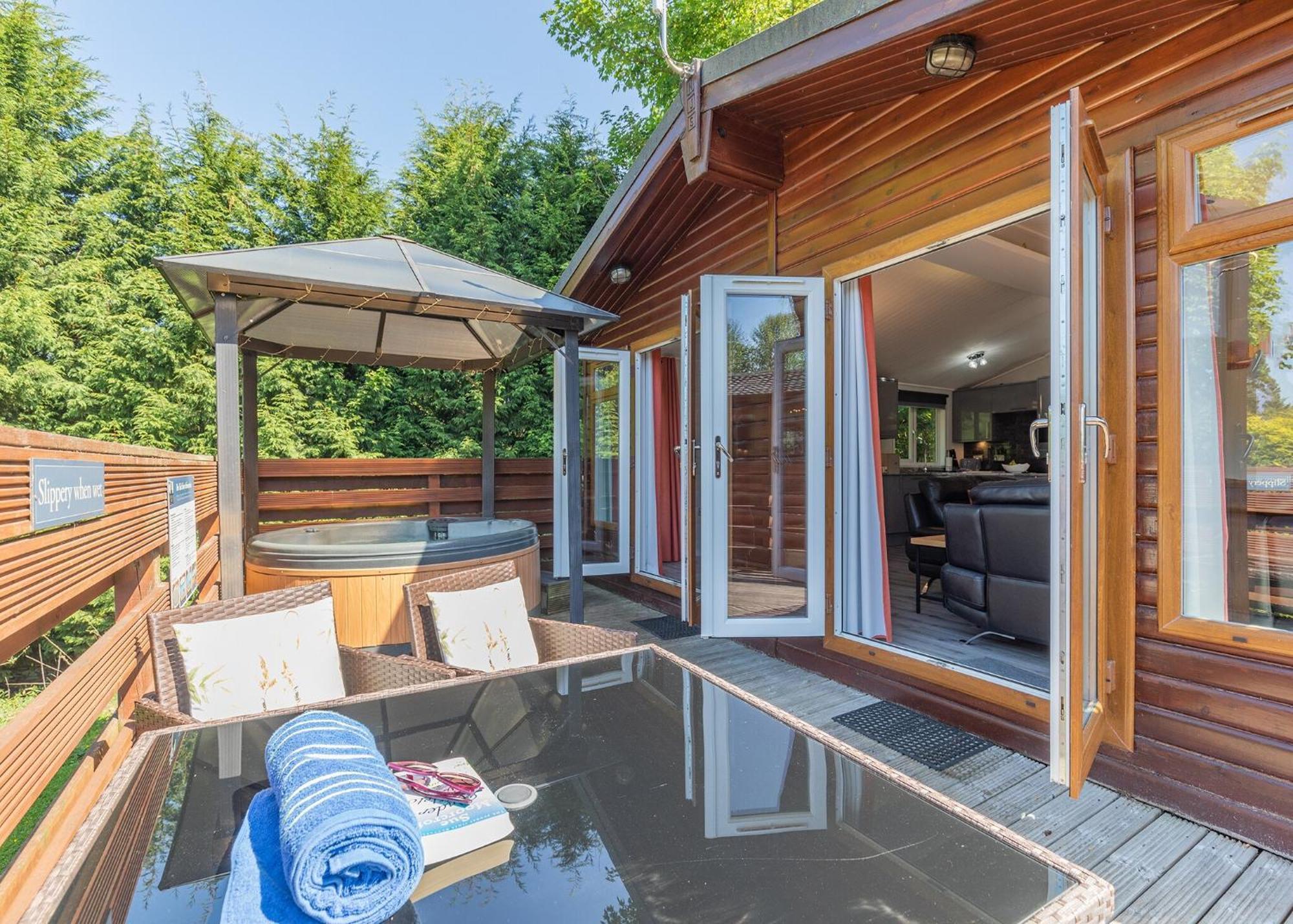 Longnor Wood Holiday Park Экстерьер фото