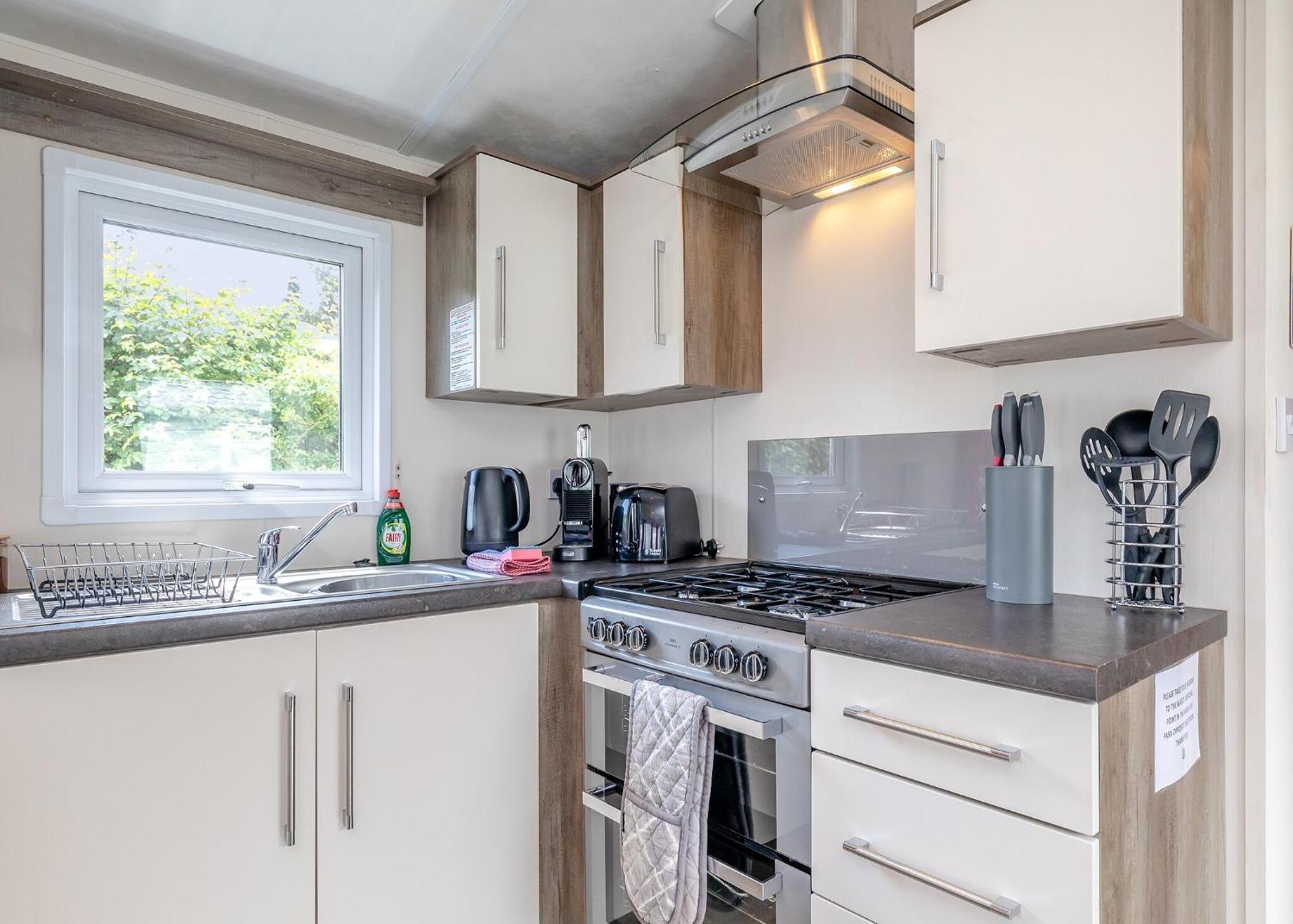 Longnor Wood Holiday Park Экстерьер фото
