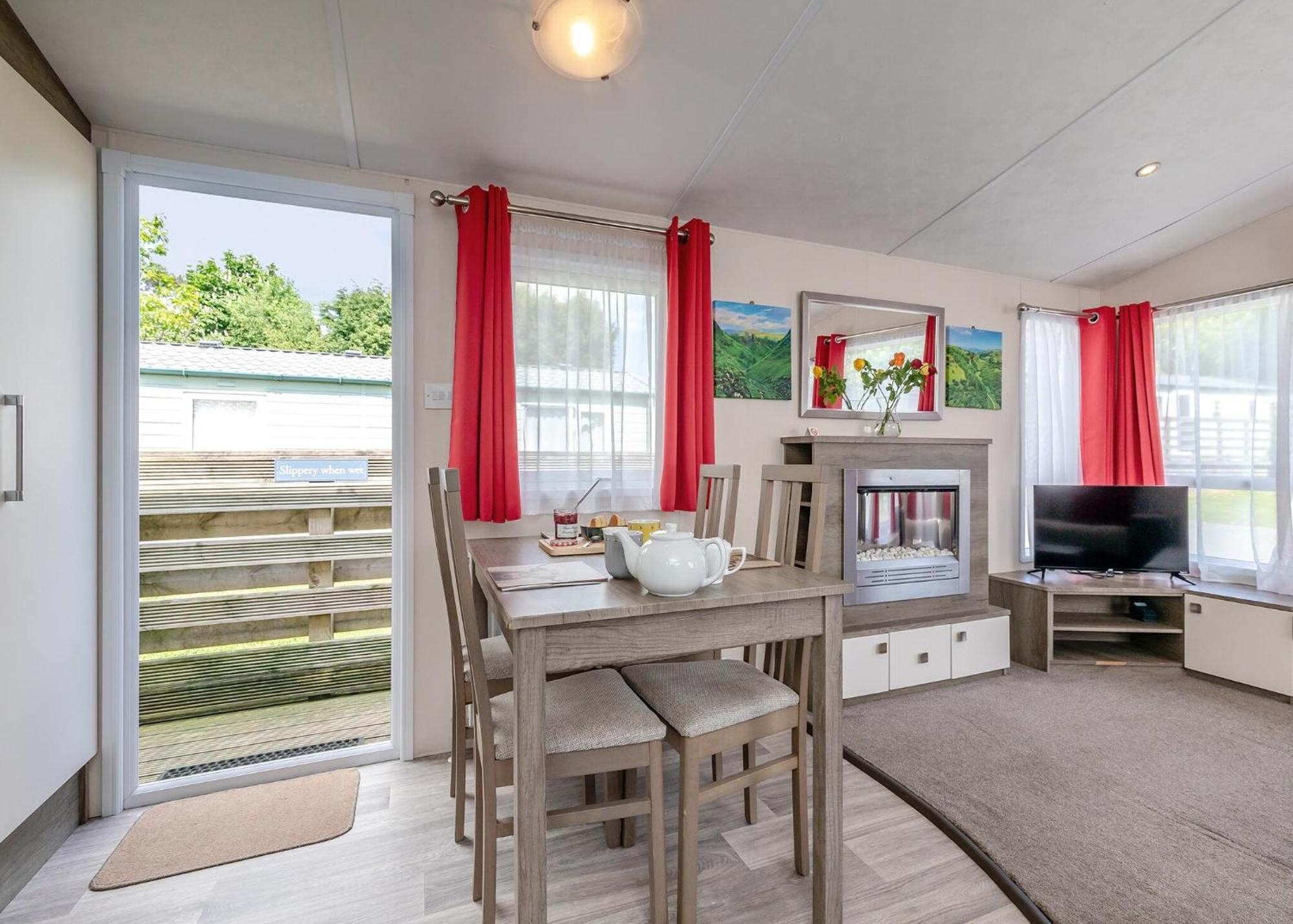 Longnor Wood Holiday Park Экстерьер фото