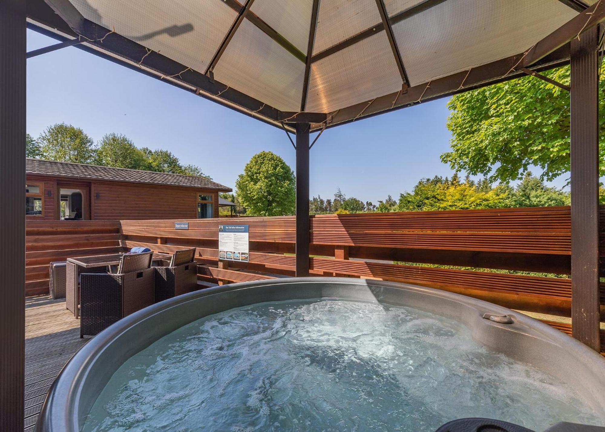 Longnor Wood Holiday Park Экстерьер фото