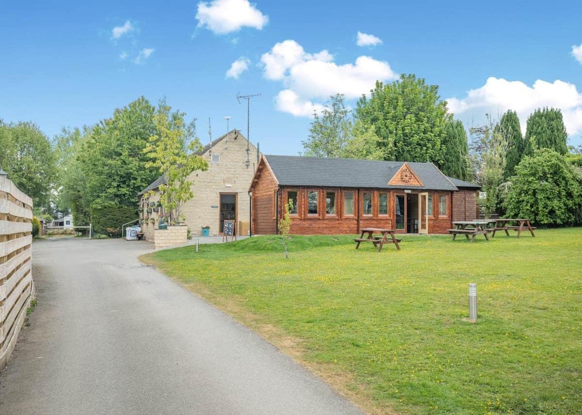 Longnor Wood Holiday Park Экстерьер фото
